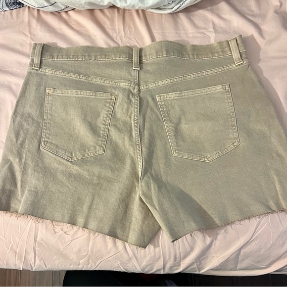 Gap High Rise Shorts - Picture 2 of 4